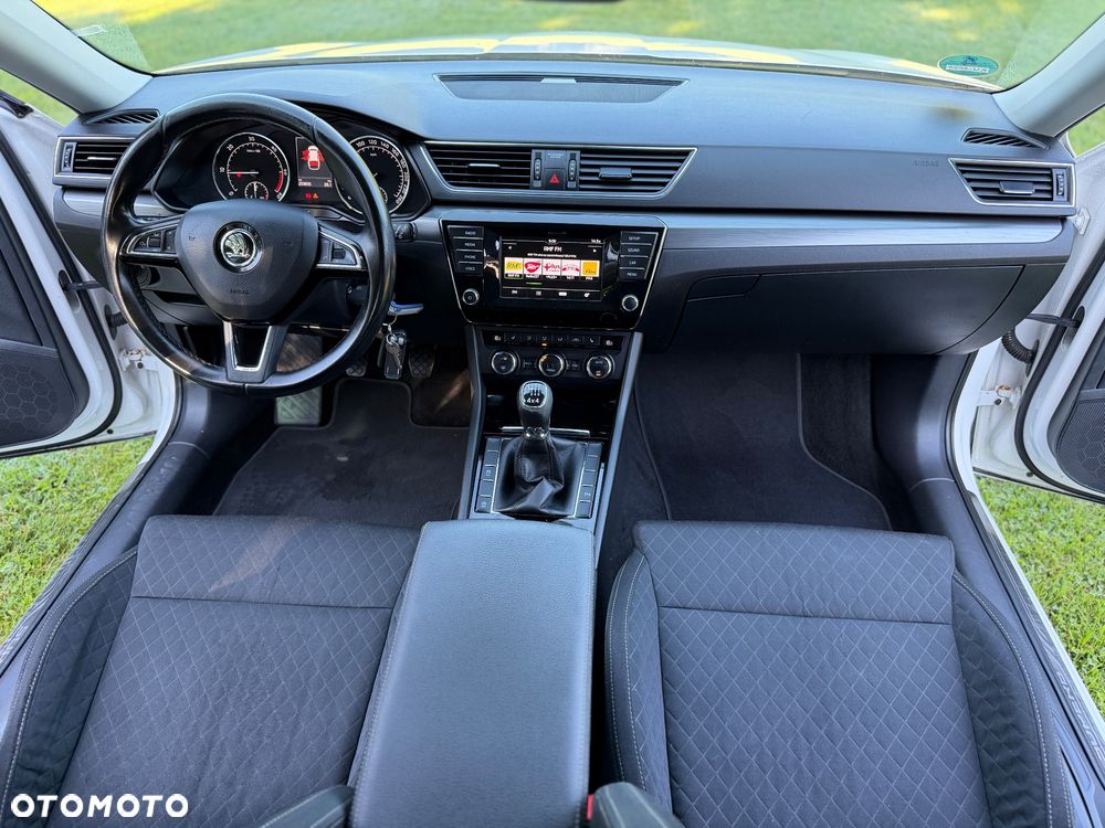 Skoda Superb 2.0 TDI 4x4 Premium Edition - 14