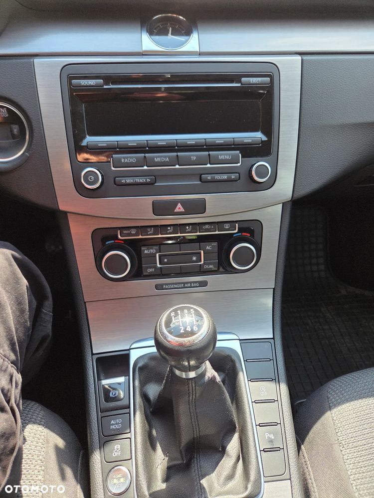 Volkswagen Passat 2.0 TDI Comfortline - 11