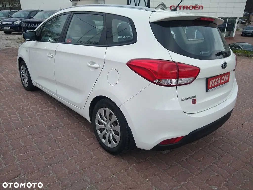 Kia Carens - 19