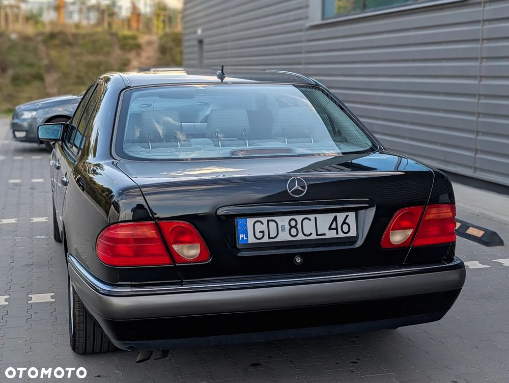 Mercedes-Benz Klasa E 320 4-Matic Elegance - 2