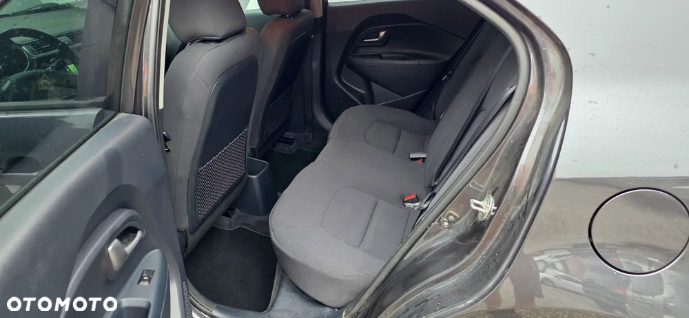 Kia Rio 1.4 Dream Team Edition - 16