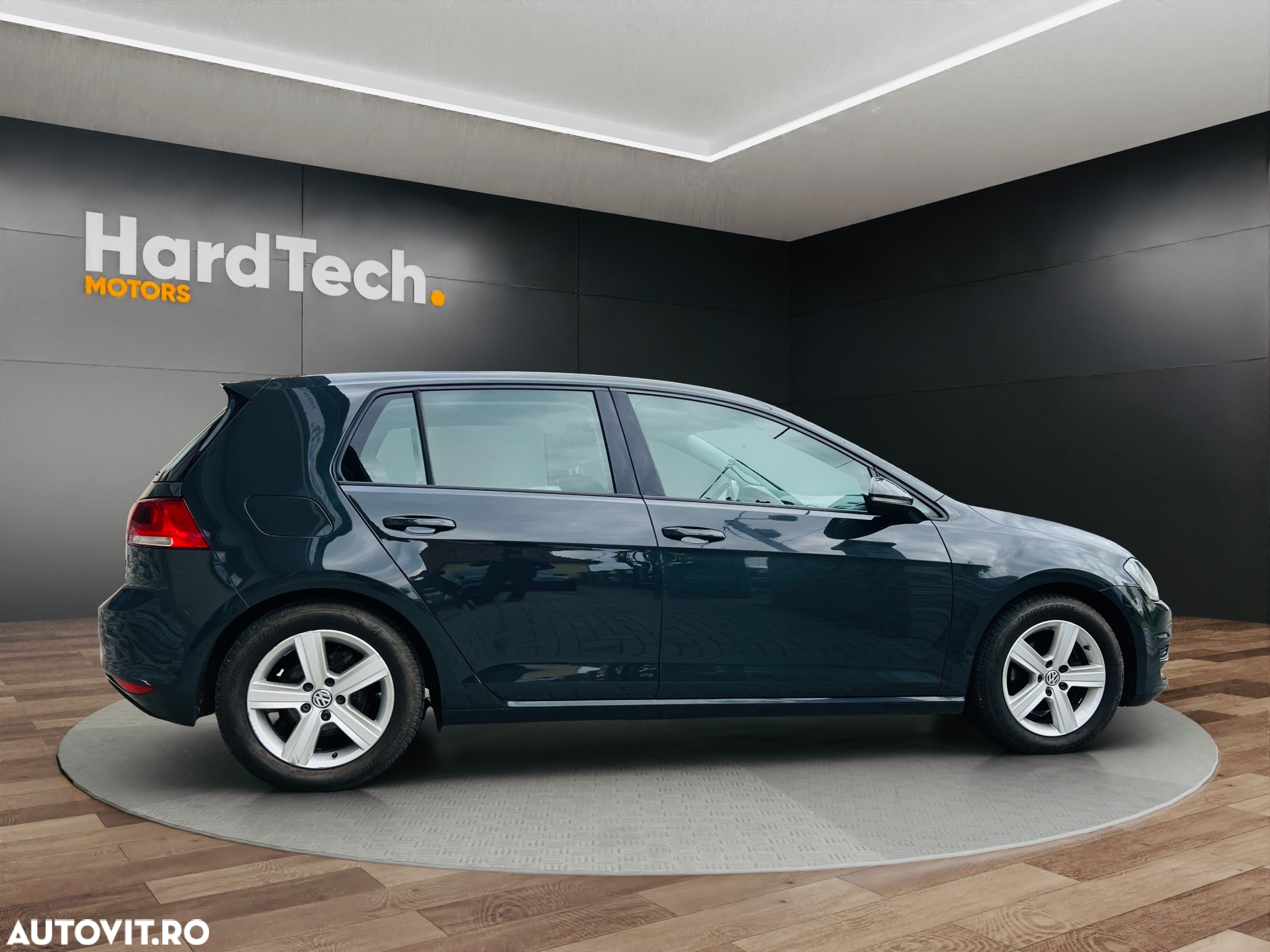 Volkswagen Golf - 6