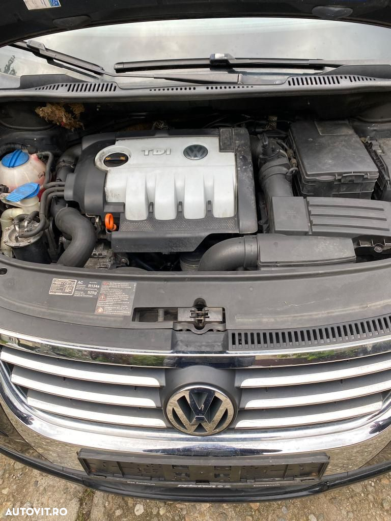 Volkswagen Touran 2.0 TDI DPF Highline - 13