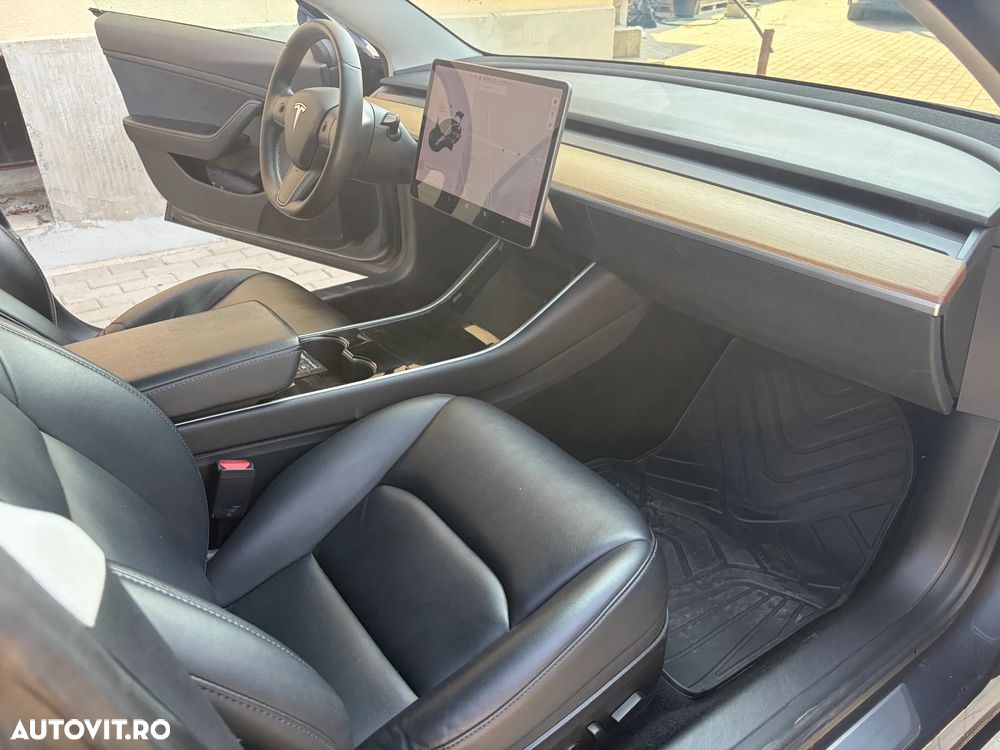 Tesla Model 3 - 24