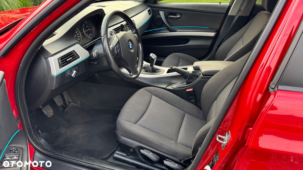 BMW Seria 3 318d DPF Edition Sport - 27