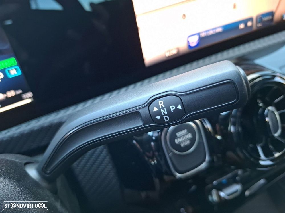 Mercedes-Benz a-250-limousine e - 16