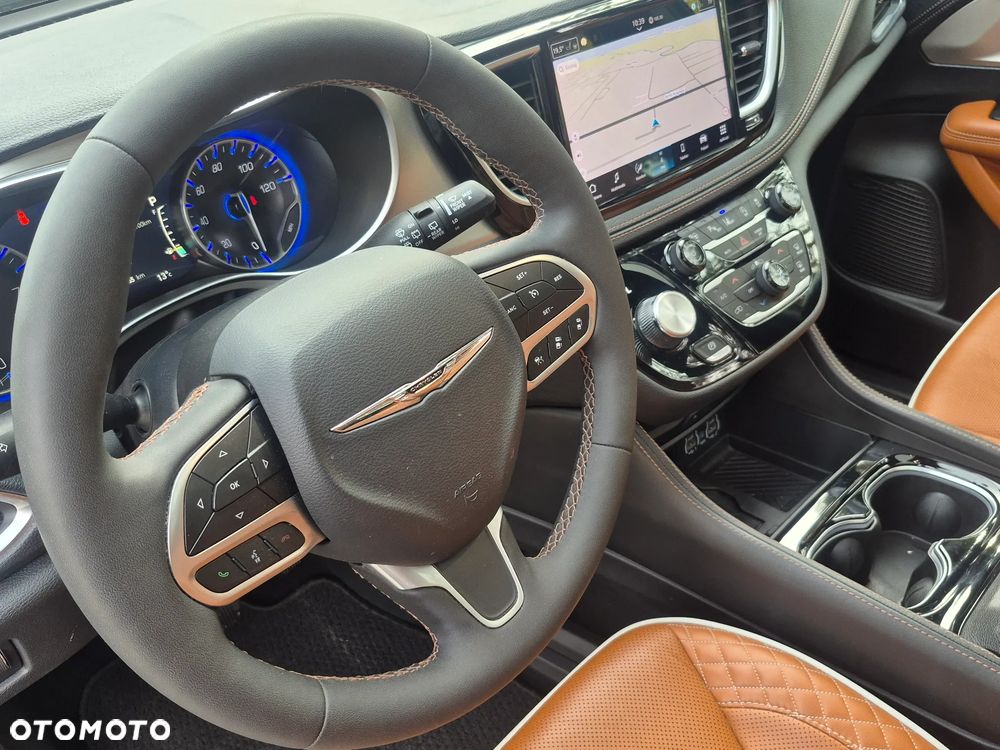 Chrysler Pacifica - 23