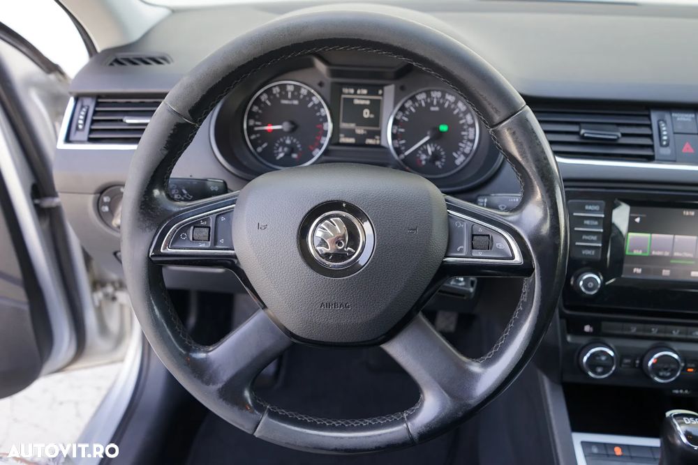 Skoda Octavia 2.0 TDI AMBITION DSG - 12