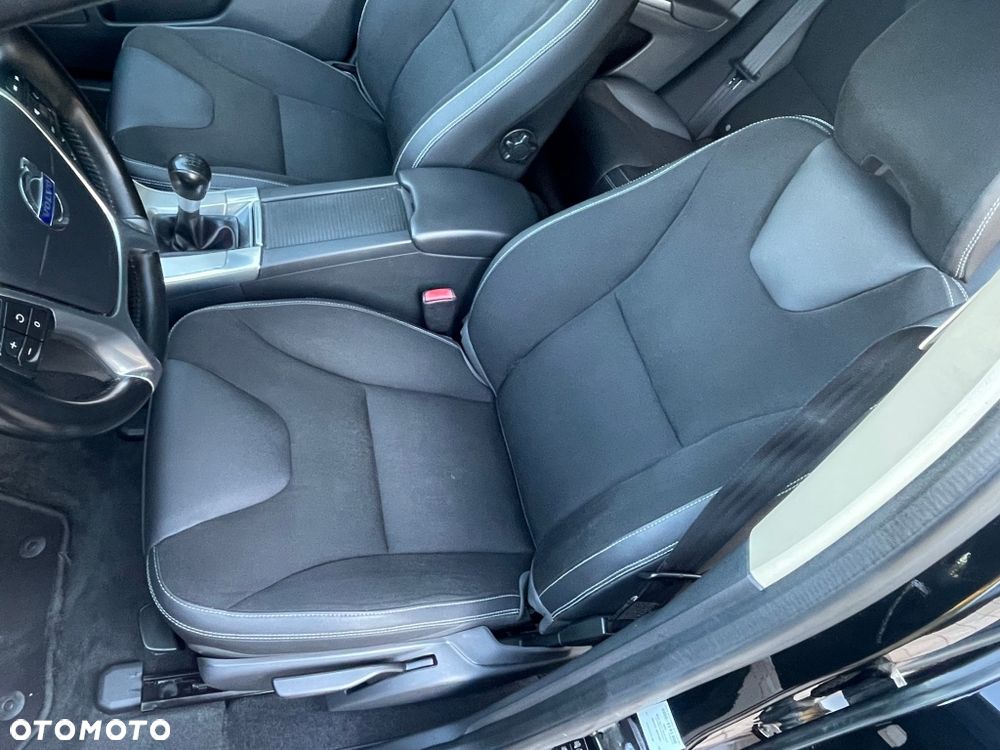 Volvo XC 60 D3 AWD R Design - 17