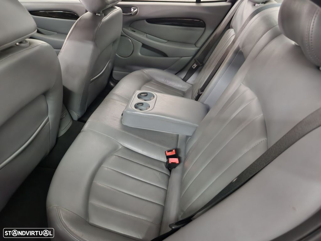 Jaguar X-Type 3.0 Executive Auto. - 11