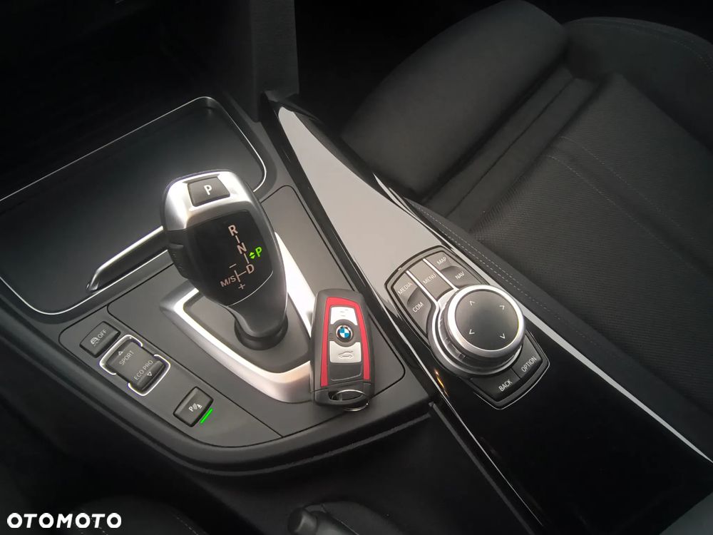 BMW Seria 3 320d Touring Sport Line - 21