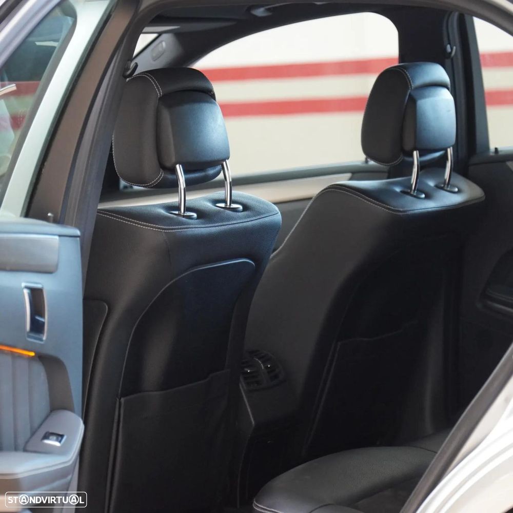 Mercedes-Benz E 300 Bluetec Hybrid Avantgarde - 11