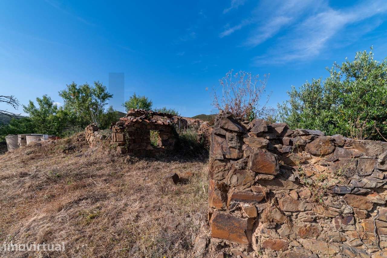 Ruínas para recuperar e terreno urbano para venda localizado em Tavira - Grande imagem: 5/17