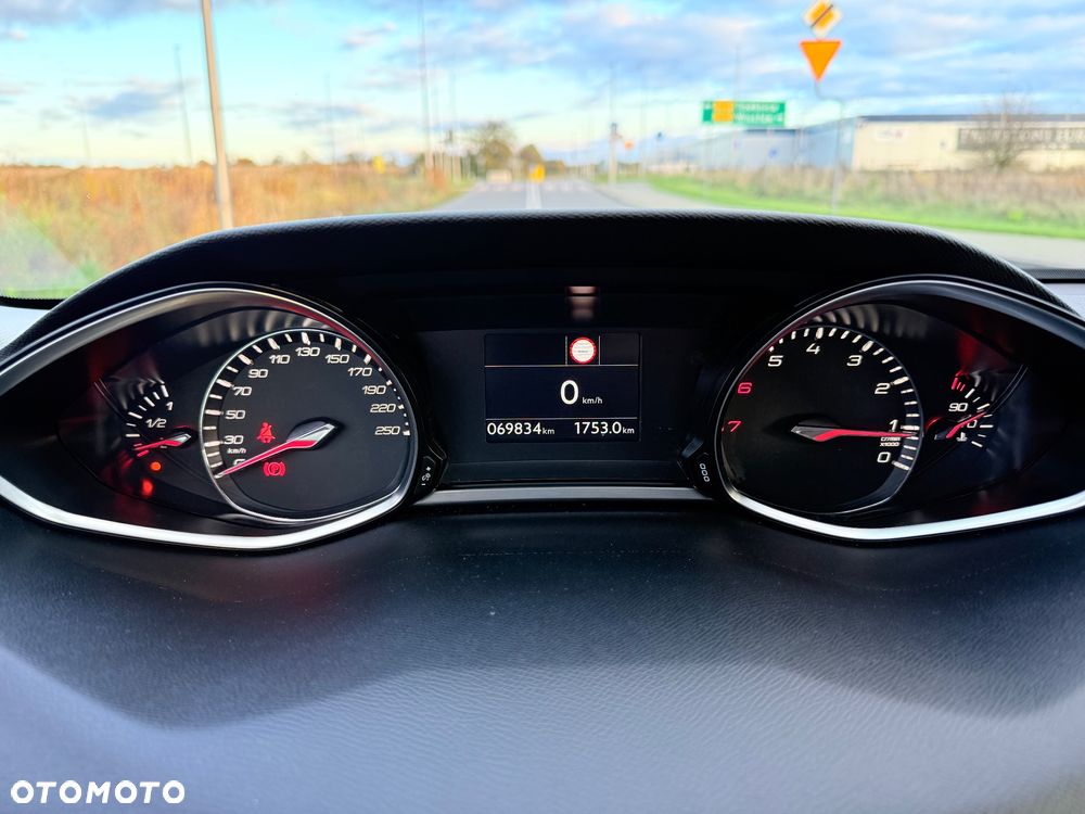 Peugeot 308 1.2 PureTech Allure S&S - 34