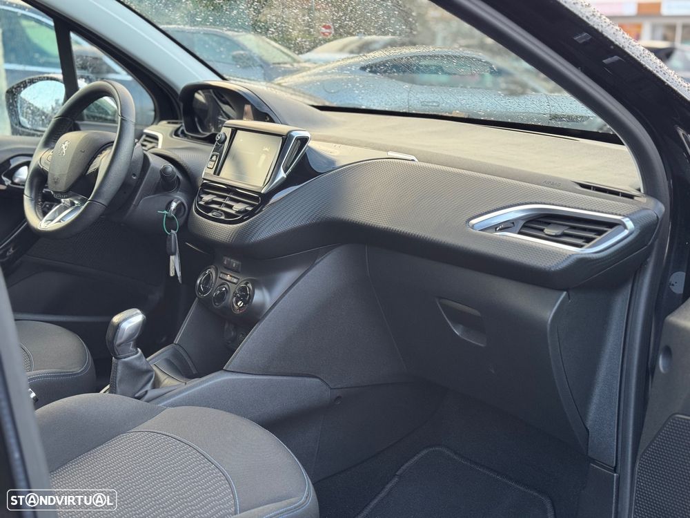 Peugeot 208 1.2 PureTech Signature - 16