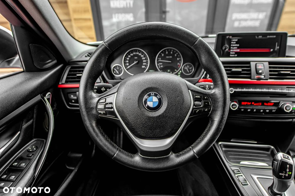 BMW Seria 3 320i Modern Line - 24
