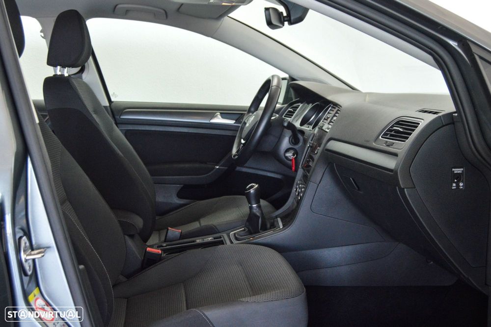 VW Golf 1.6 TDI Confortline - 24