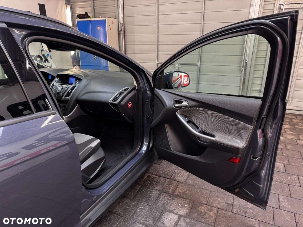 Ford Focus - 36