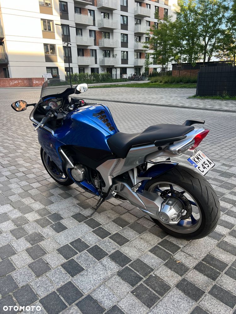 Honda VFR - 10
