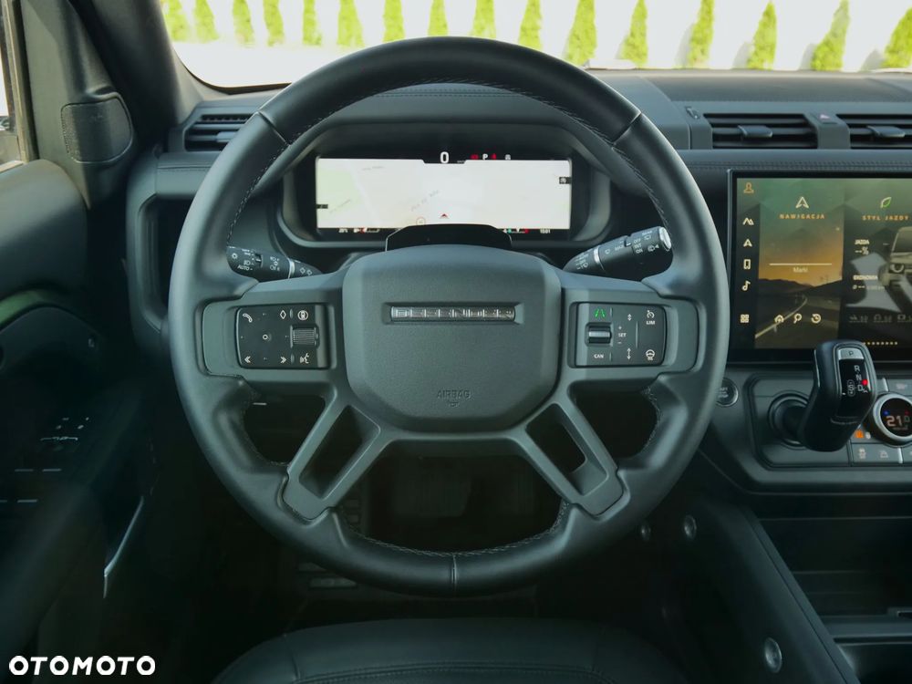 Land Rover Defender - 36