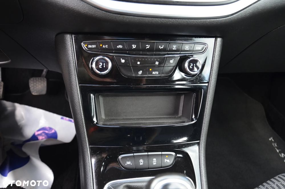 Opel Astra 1.2 T GS S&S - 29