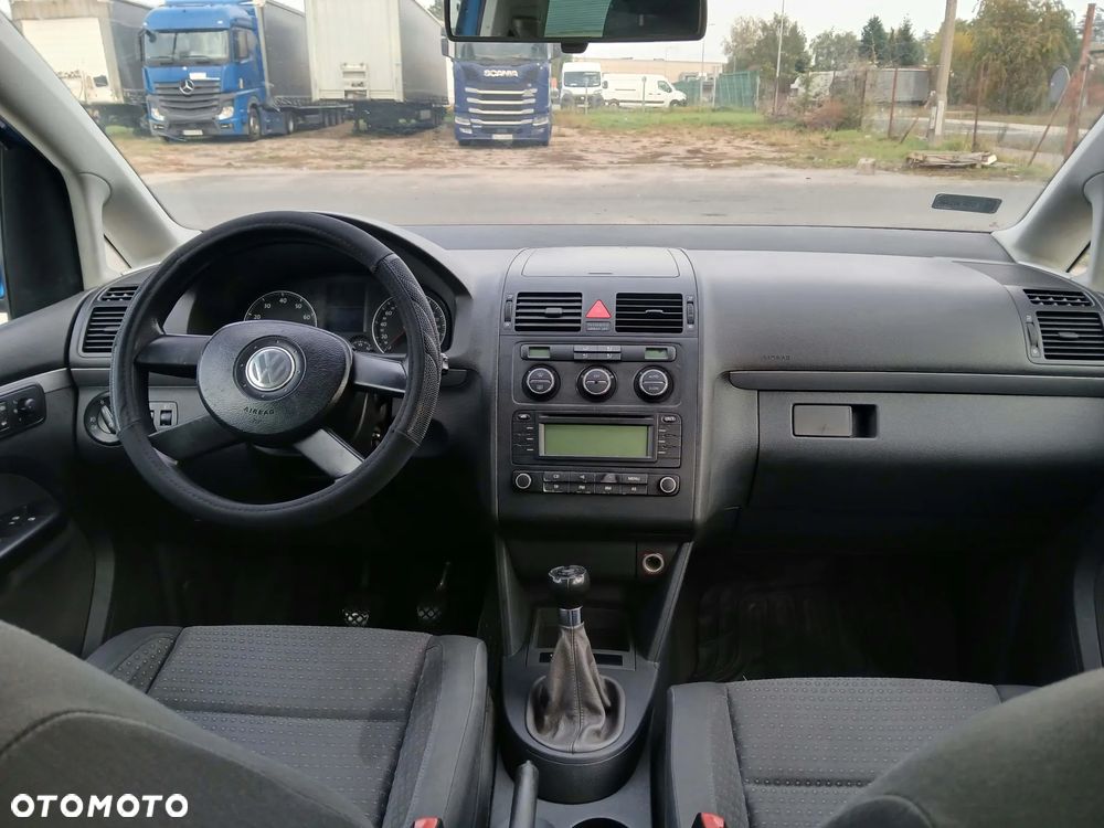 Volkswagen Touran - 10