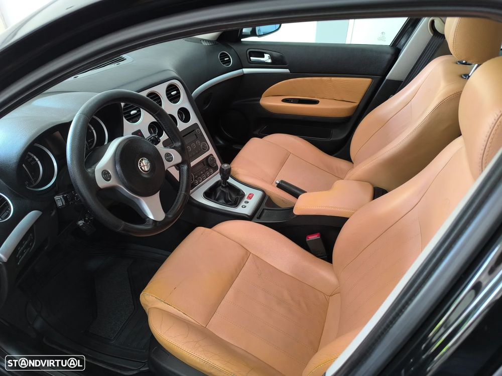 Alfa Romeo 159 Sportwagon 1.9 JTDm 16V Elegante - 10