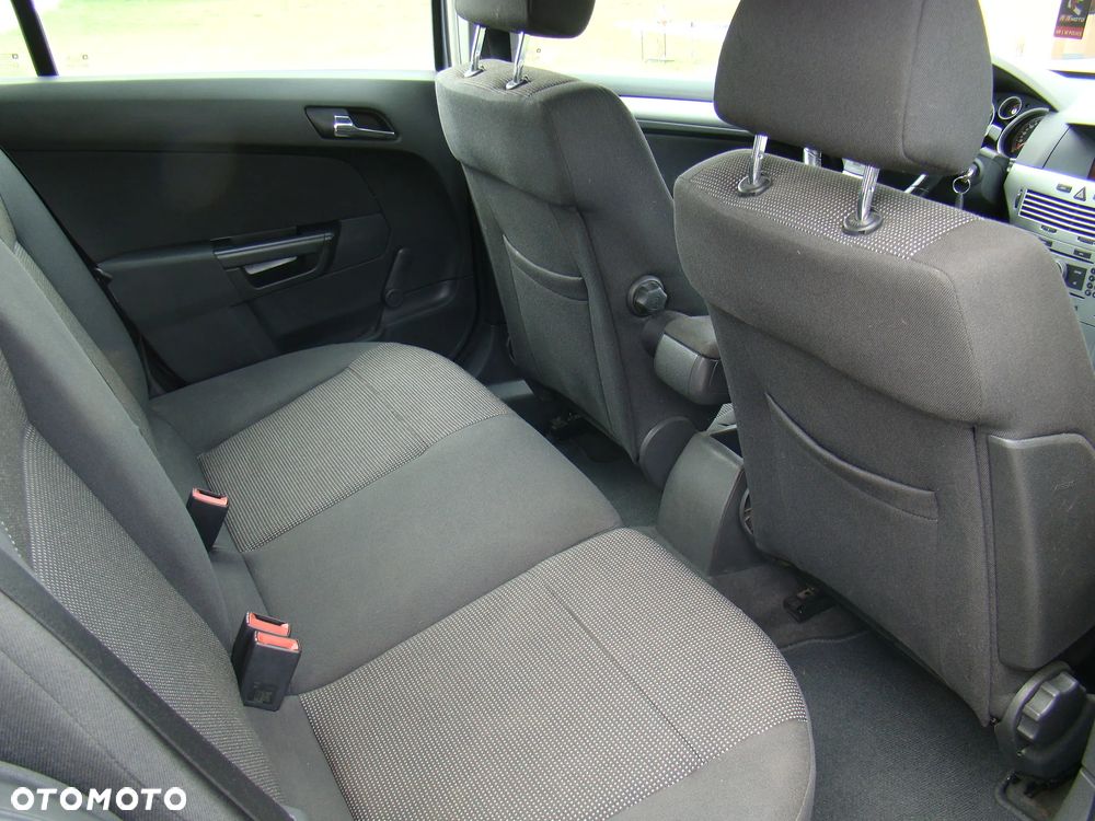 Opel Astra 1.6 Innovation - 24