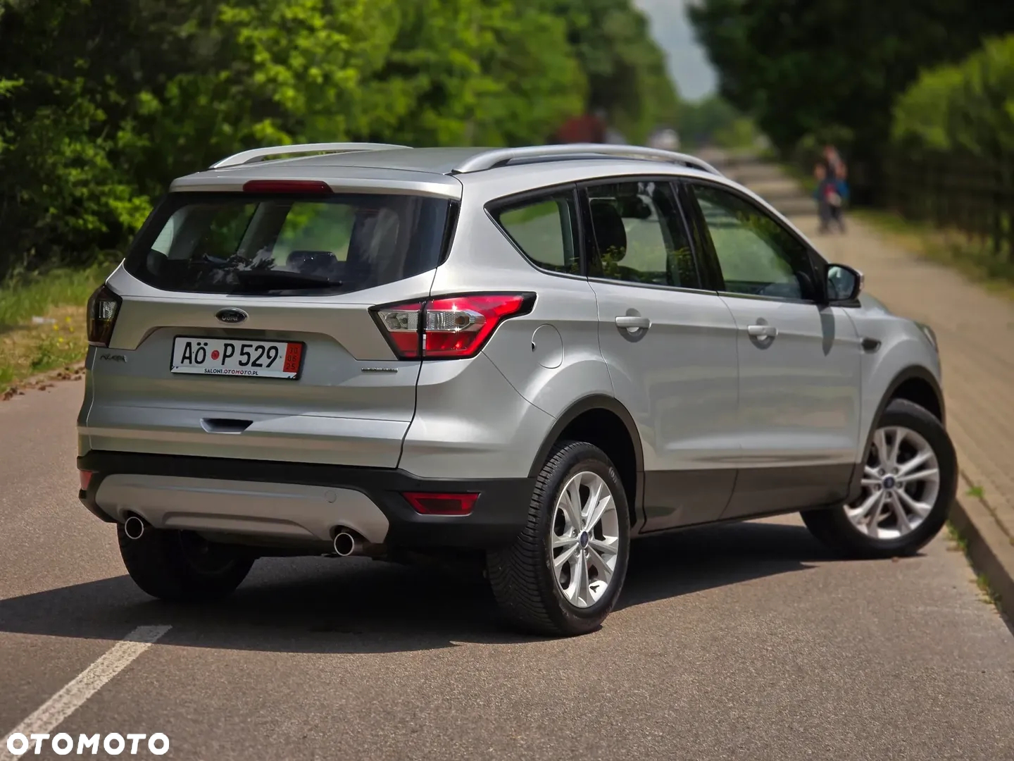 Ford Kuga 2.0 TDCi 2x4 Titanium - 4
