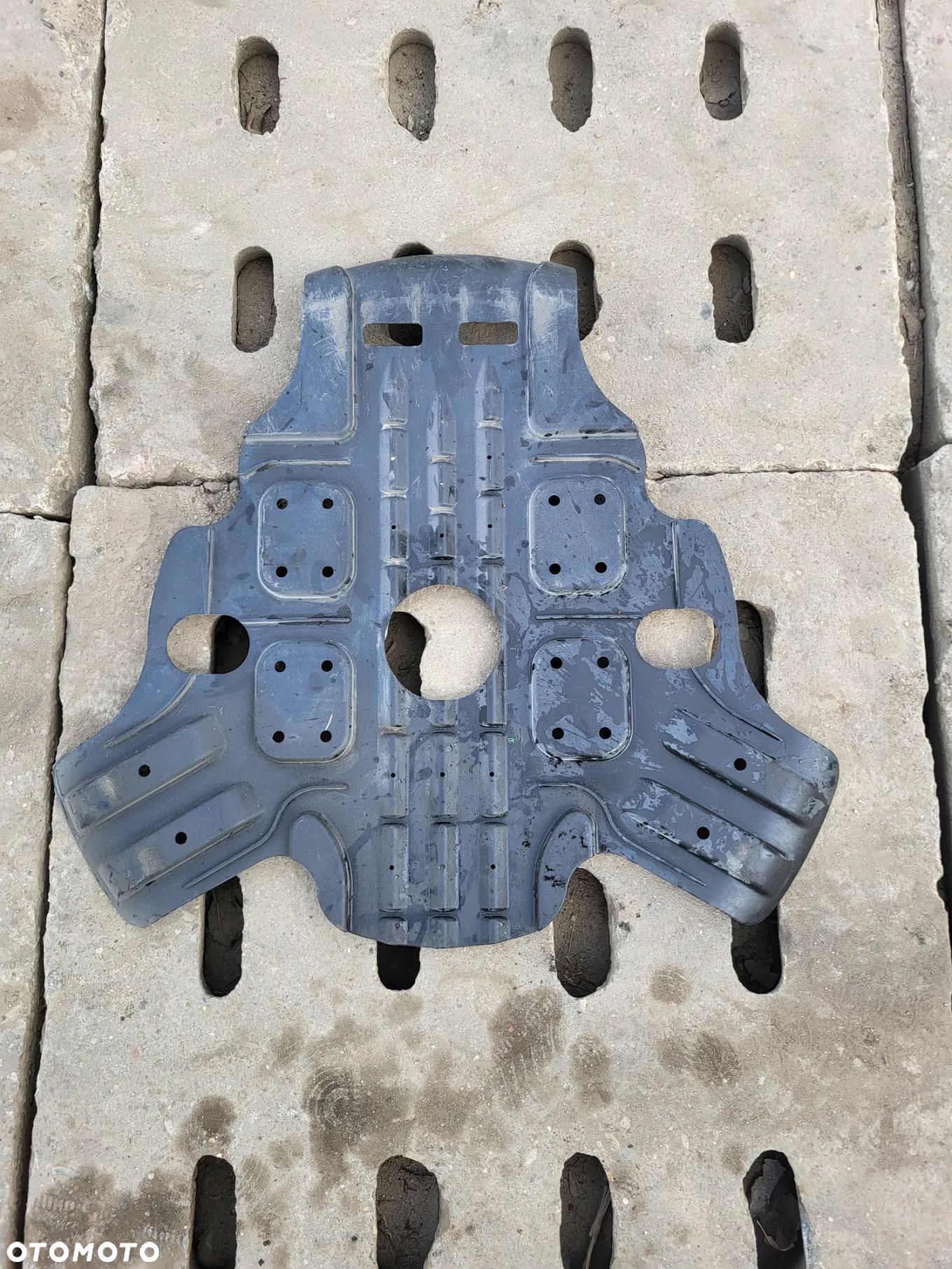 MOCOWANIE KOŁA ZAPASOWEGO UCHWYT VOLKSWAGEN T5  7H5806185A - 1