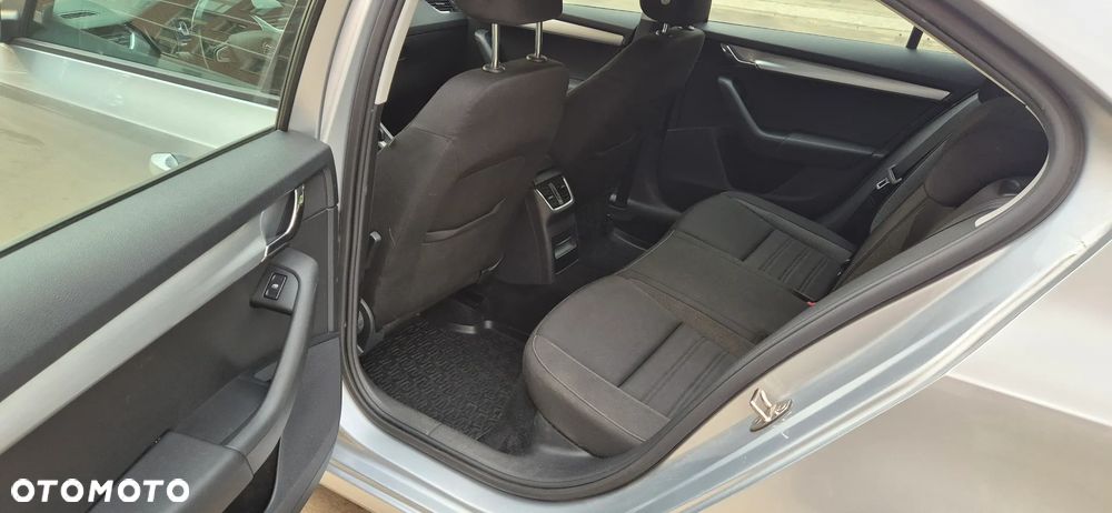 Skoda Octavia 2.0 TDI Ambition DSG - 9