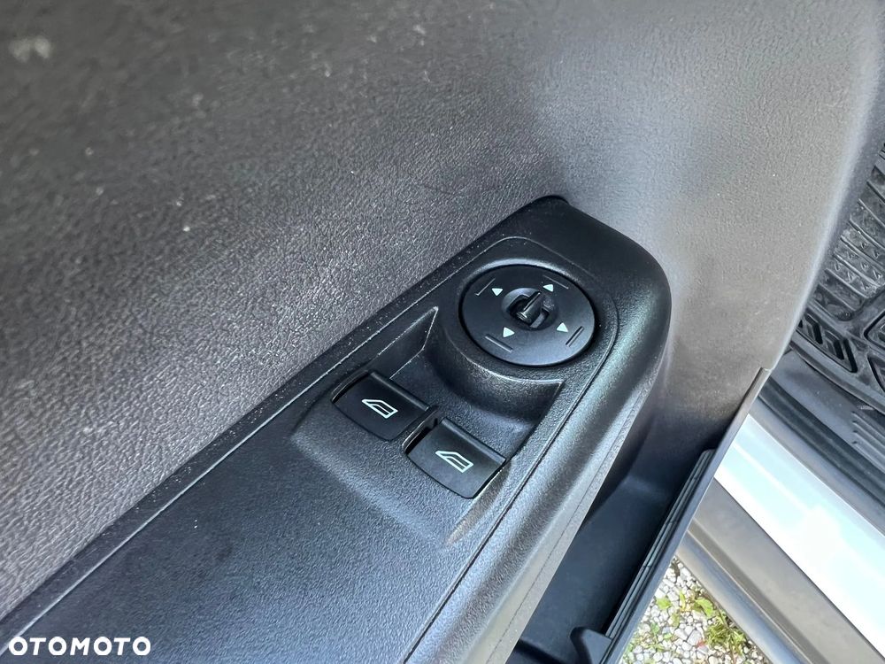 Ford Transit Courier - 22