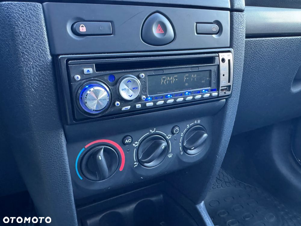 Renault Clio 1.2 16V Emotion - 21