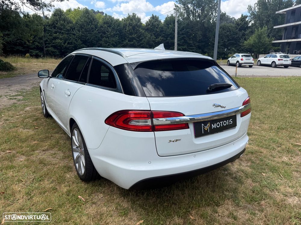 Jaguar XF Sportbrake 2.2 D Luxury - 34