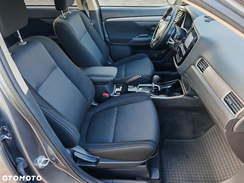 Mitsubishi Outlander 2.0 Instyle + 4WD CVT - 40