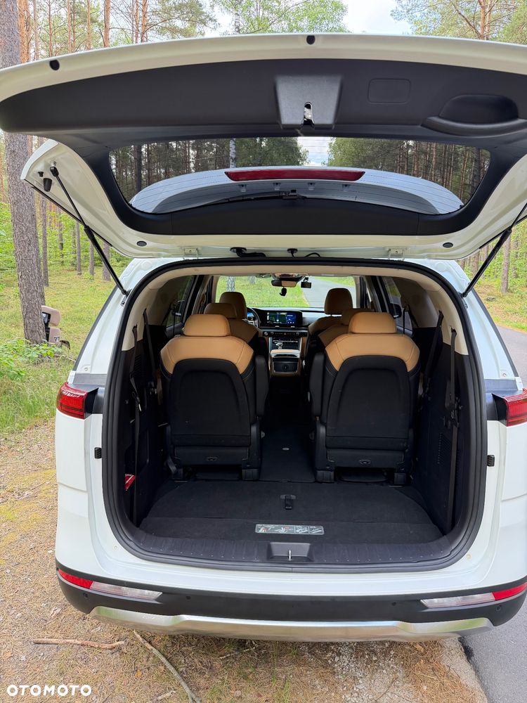 Kia Carnival - 28