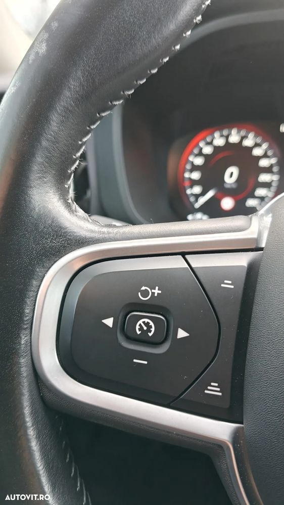 Volvo XC 60 D4 Momentum Pro - 17