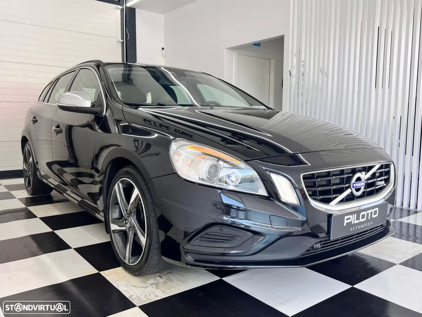 Volvo V60 2.0 D3 R-Design Start/Stop - 5