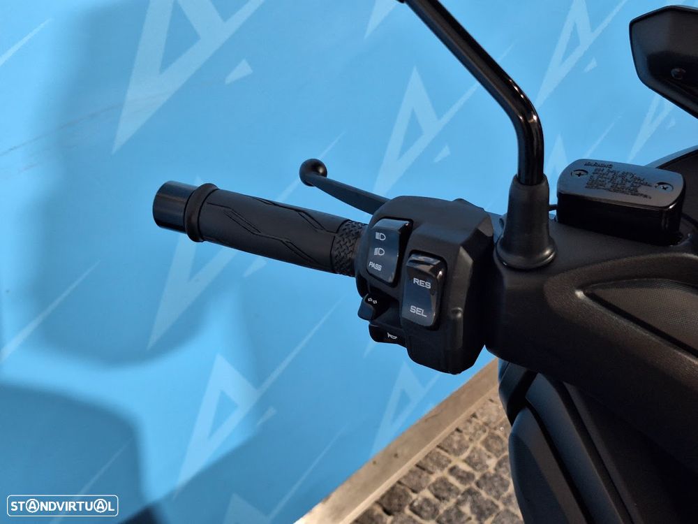 Yamaha X-Max 300 - 7