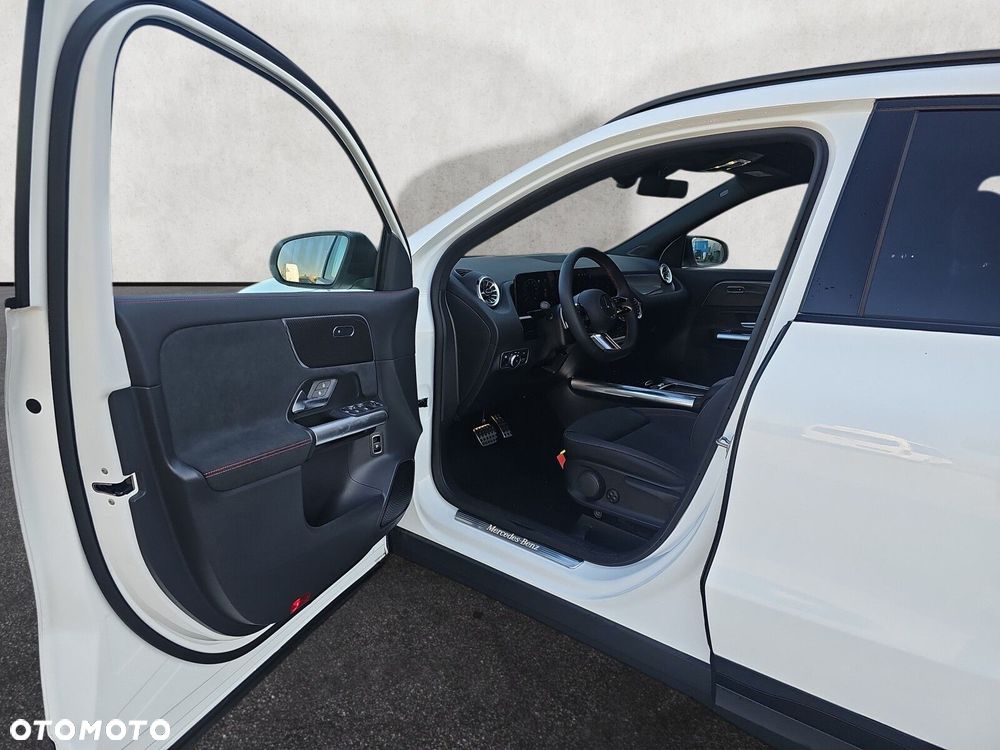 Mercedes-Benz GLA - 10