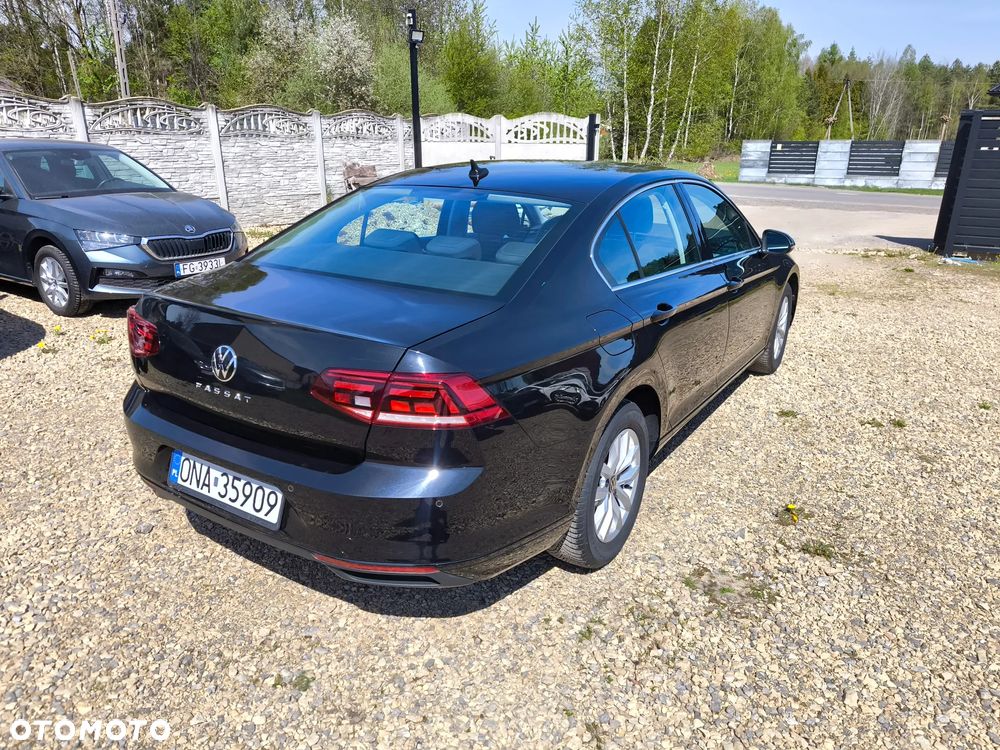 Volkswagen Passat - 4