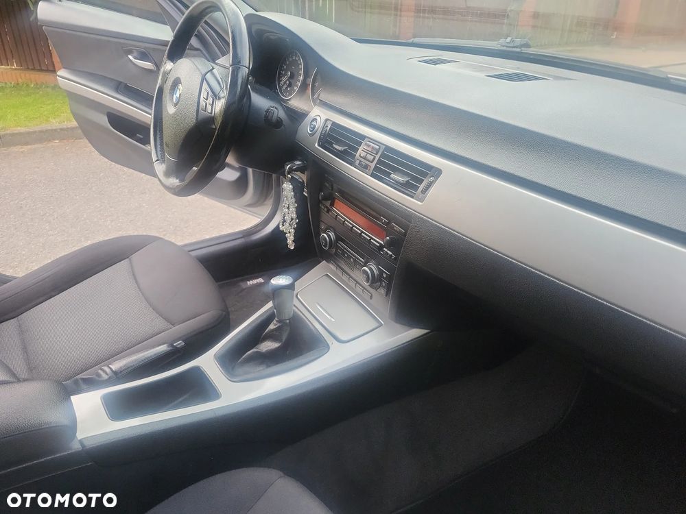 BMW Seria 3 320i - 32