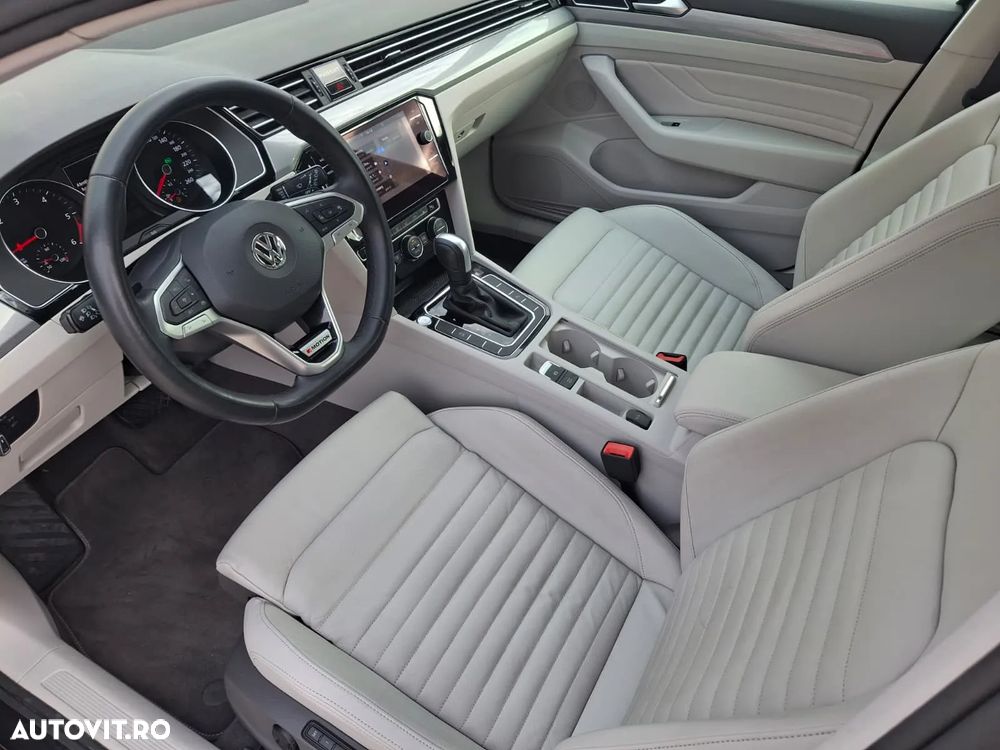 Volkswagen Passat Variant 2.0 TDI SCR DSG 4Motion Business - 13
