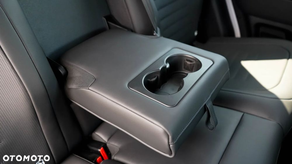 Land Rover Defender - 38