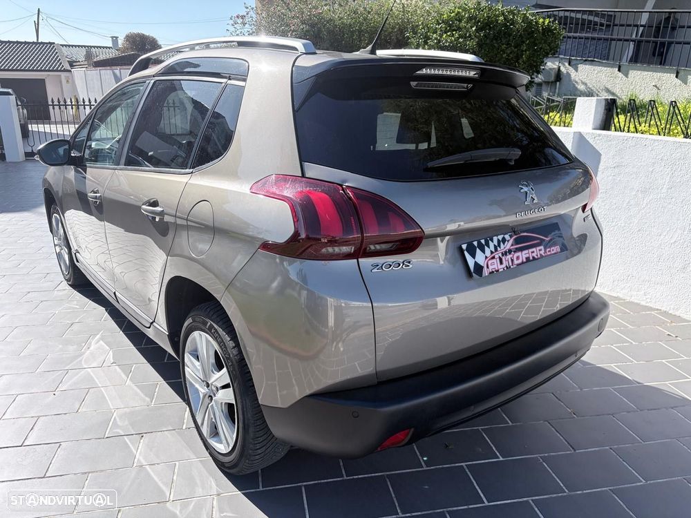 Peugeot 2008 1.2 PureTech Style - 17