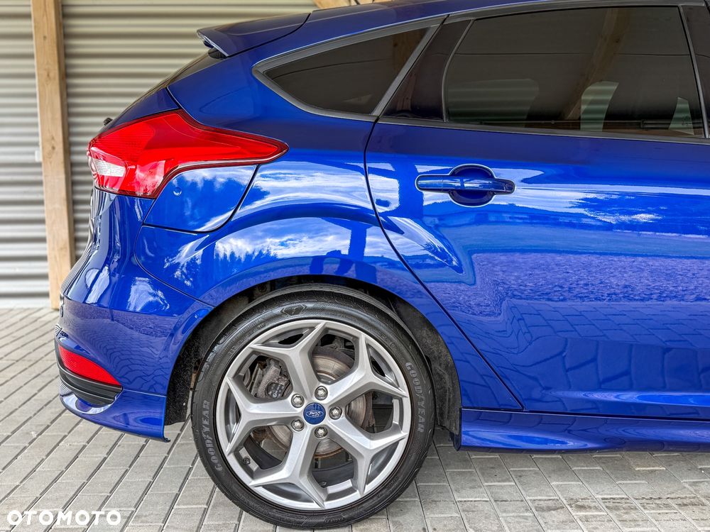 Ford Focus 2.0 EcoBoost ST mit Leder-Sport-Paket - 8