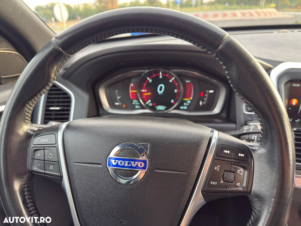 Volvo XC 60 D5 AWD Aut. Summum - 11