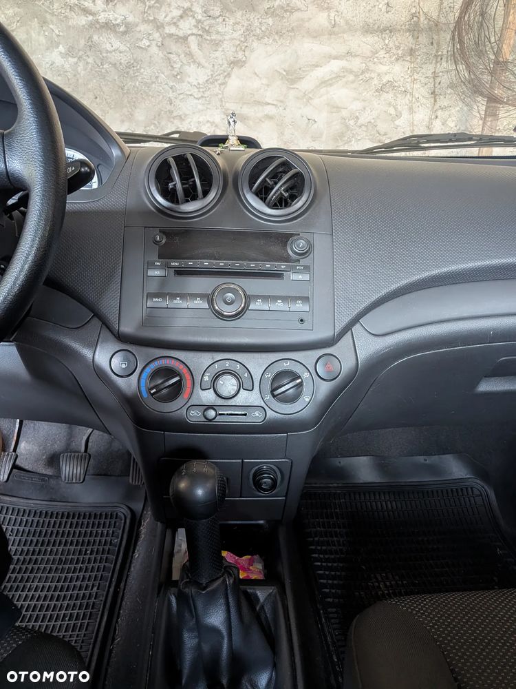 Chevrolet Aveo - 11