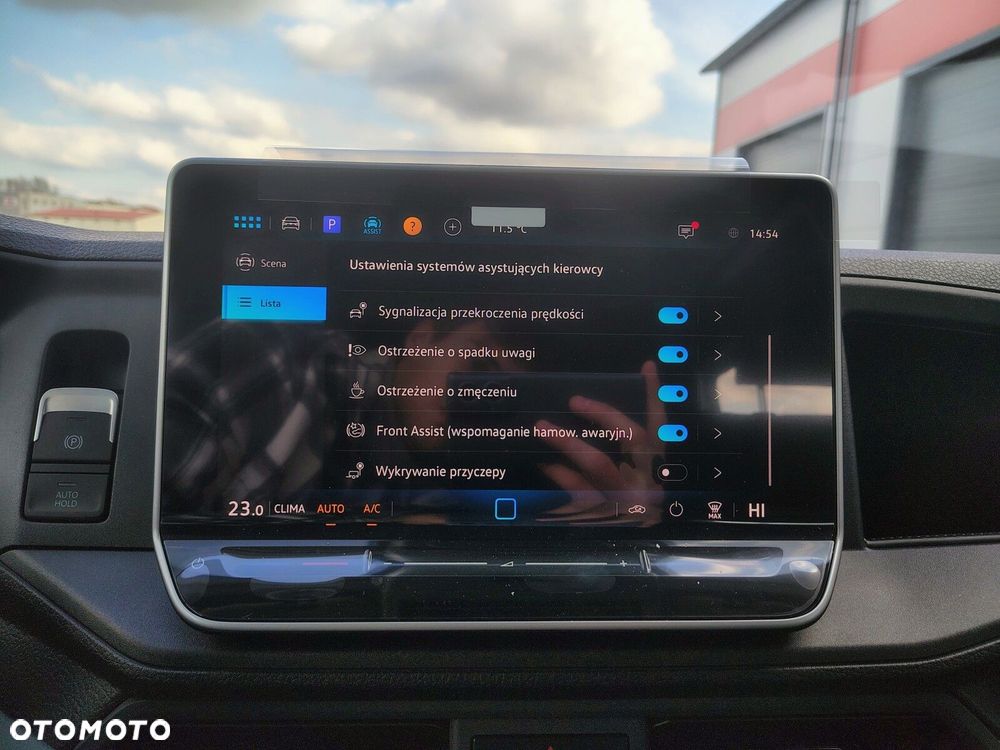 Volkswagen Crafter Crafter 35 Furgon z wysokim dachem silnik: 2,0 l EURO VI SCR 163 KM / skrzynia biegów: Przedni napęd automatyczna 8-biegowa rozstaw osi: 4490 mm L5 - 17