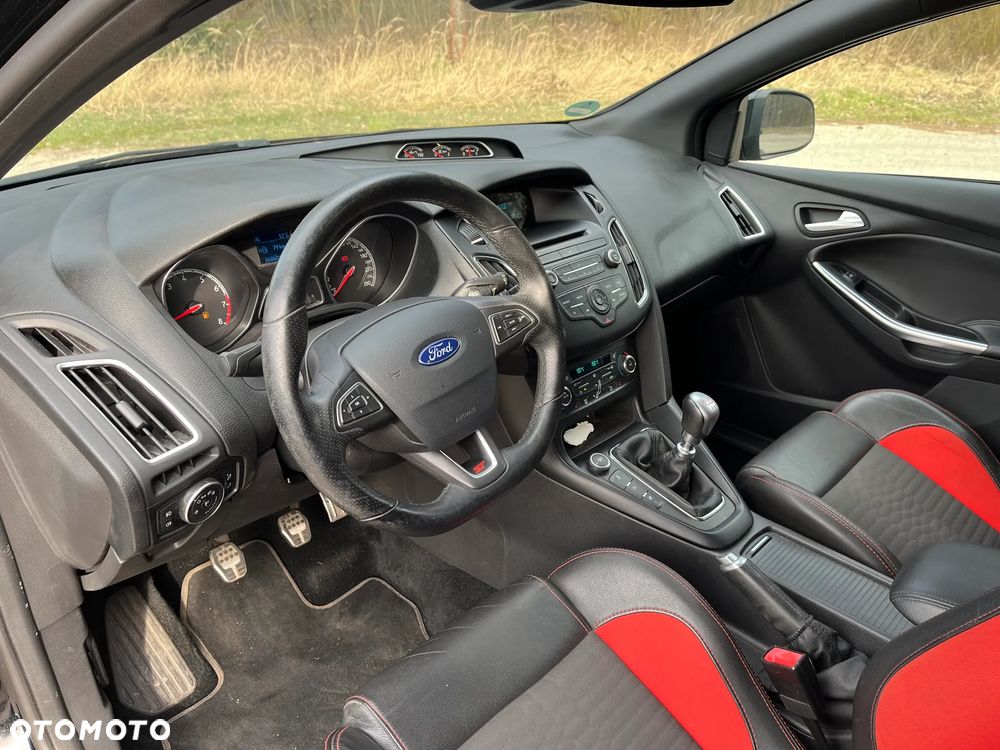 Ford Focus 2.0 EcoBoost ST - 8